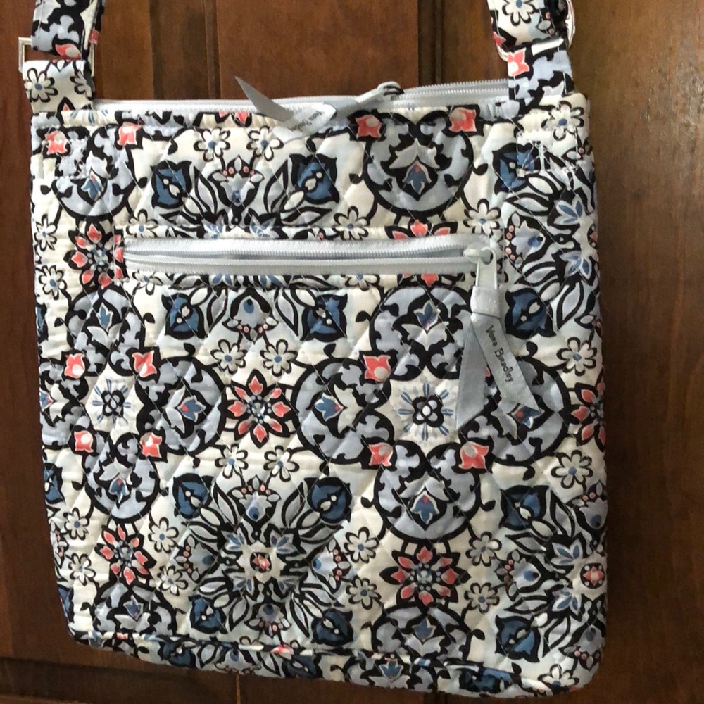Vera Bradley Hipster “Lisbon Medallion”. NWT